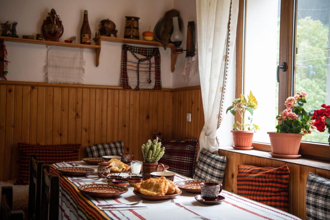 טריגראד Guest House Rossy מראה חיצוני תמונה