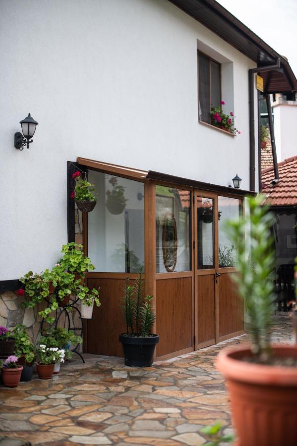 טריגראד Guest House Rossy מראה חיצוני תמונה